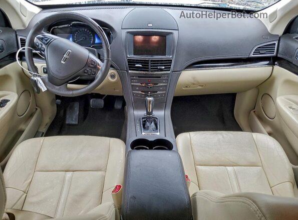 2LMHJ5AT9KBL02877 2019 LINCOLN MKT Белый Вид панели приборов