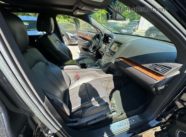2LMHJ5NK7JBL02473 2018 LINCOLN MKT Черный Вид спереди