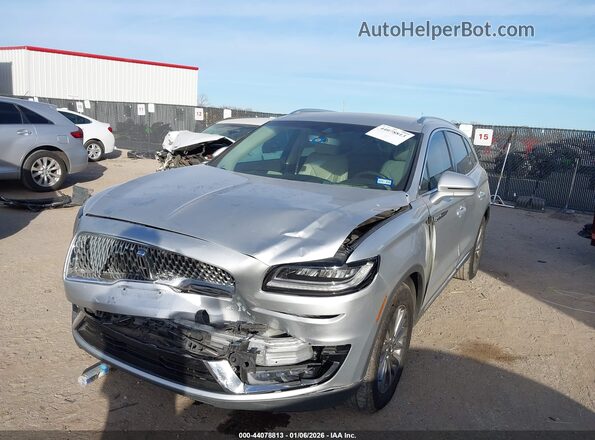 2LMPJ6K94KBL32261 2019 LINCOLN NAUTILUS Silver Przód lewy