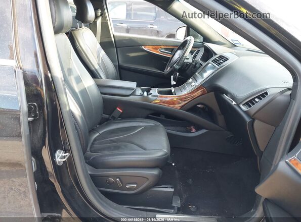 2LMPJ6L90KBL16914 2019 LINCOLN NAUTILUS Черный Вид салона спереди