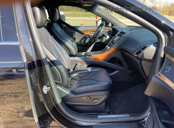 2LMPJ6L96KBL46015 2019 LINCOLN NAUTILUS Black Widok z przodu