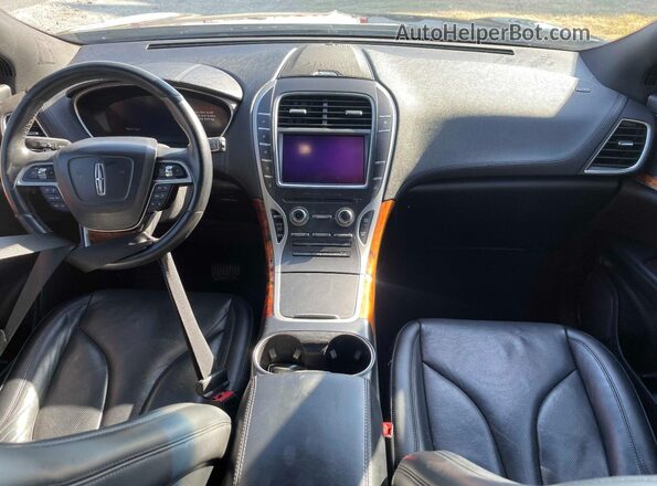 2LMPJ6L96KBL46015 2019 LINCOLN NAUTILUS Black Widok zestawu wskaźników