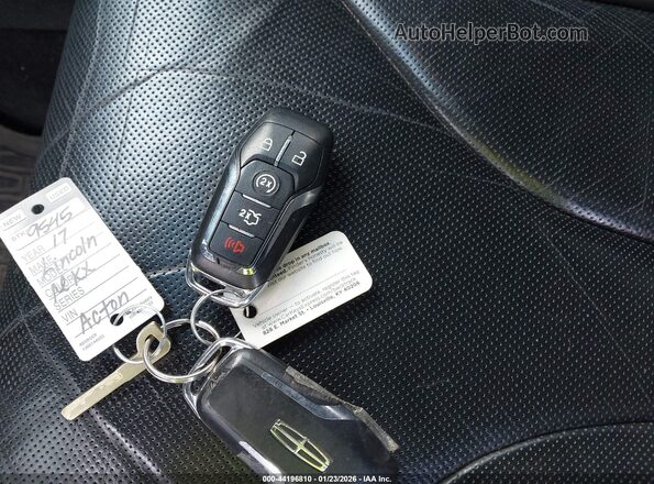 2LMPJ6LR2HBL13778 2017 LINCOLN MKX Черный Вид панели приборов