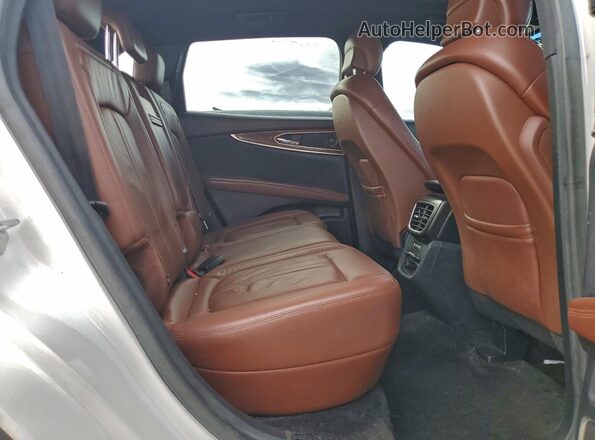 2LMPJ6LR4JBL39823 2018 LINCOLN MKX White Vista interior trasera