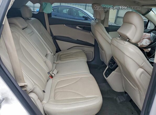 2LMPJ6LR7HBL31628 2017 LINCOLN MKX Белый Вид задней части салона