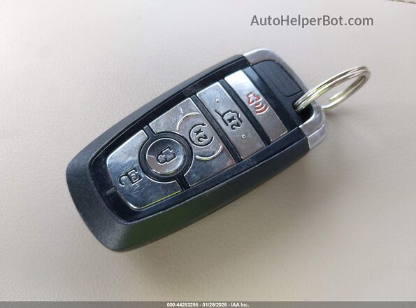 2LMPJ8J94PBL29865 2023 LINCOLN NAUTILUS Темно-бордовый Вид панели приборов