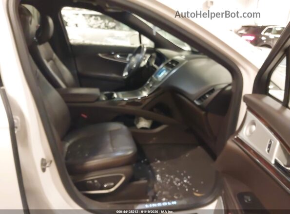 2LMPJ9JR2HBL45411 2017 LINCOLN MKX Белый Вид салона спереди