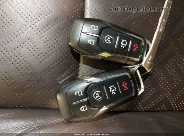 2LMPJ9JR2HBL45411 2017 LINCOLN MKX Белый Вид панели приборов