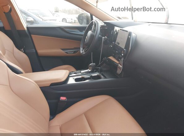 2T2AGCEZ2NC011261 2022 LEXUS NX 350 Champagne Вид салона спереди