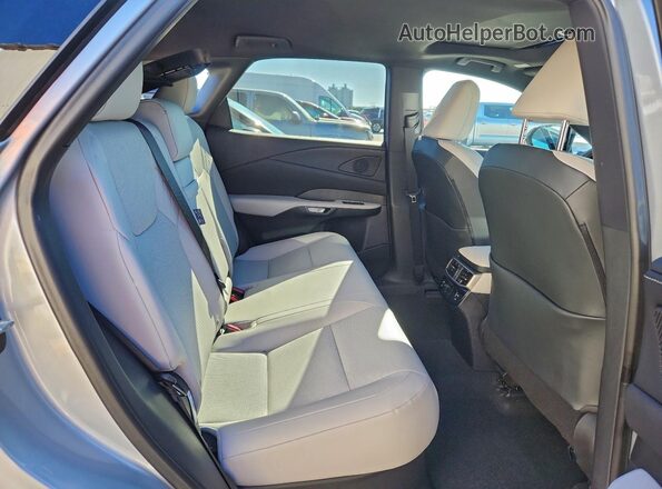 2T2BAMBAXRC049479 2024 LEXUS RX Silver Widok wnętrza z tyłu