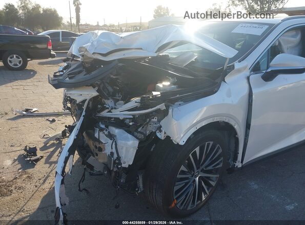 2T2BBMCA2PC008188 2023 LEXUS RX 350H Белый Вид спереди