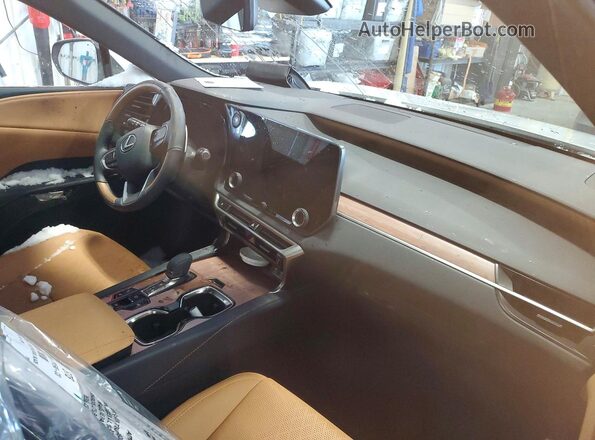 2T2BBMCA2TC109466 2026 LEXUS RX Белый Вид панели приборов