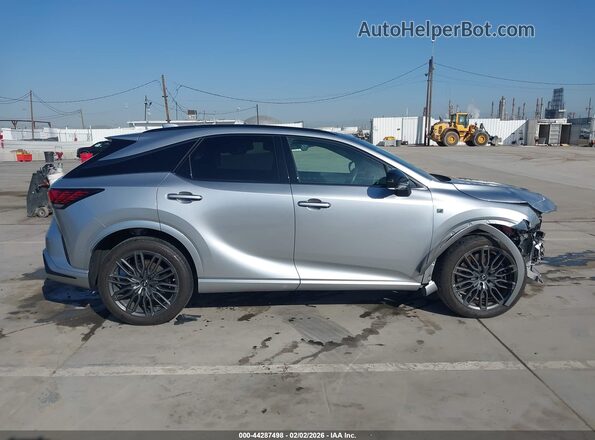 2T2BCMEA5PC003318 2023 LEXUS RX 500H Silver Widok wnętrza 360 stopni