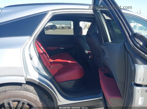 2T2BCMEA5PC003318 2023 LEXUS RX 500H Silver Widok naklejki z numerem VIN
