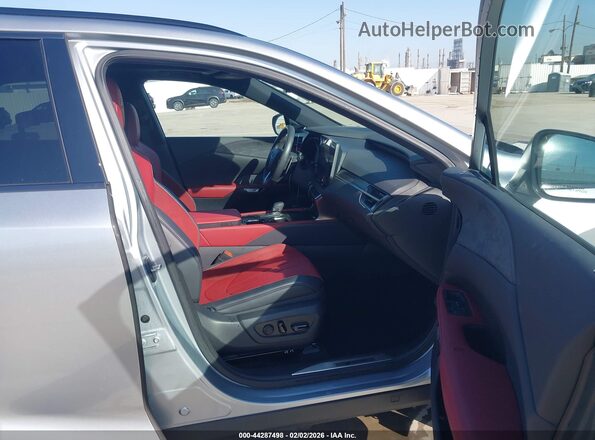 2T2BCMEA5PC003318 2023 LEXUS RX 500H Silver Widok wnętrza z przodu