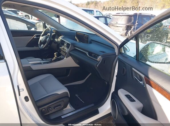 2T2BZMCAXKC189822 2019 LEXUS RX 350 Белый Вид салона спереди