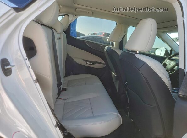 2T2HKCEZ1TC059537 2026 LEXUS NX White Вид задньої частини салону