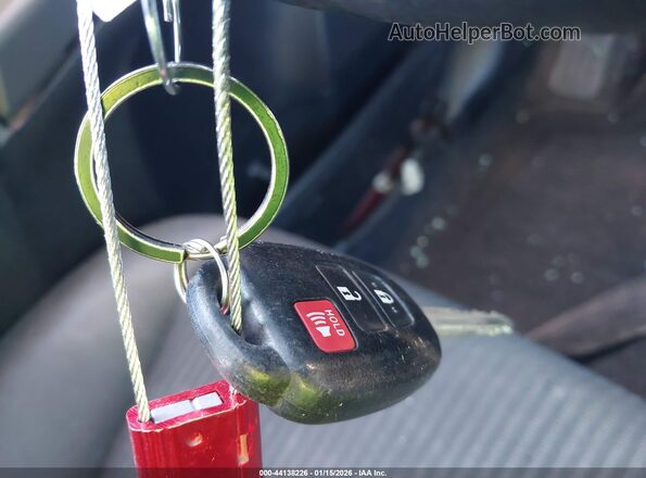 2T3ZFREV7HW313794 2017 TOYOTA LE Красный Вид панели приборов
