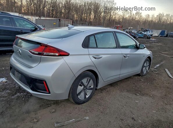 KMHC65LC1HU032292 2017 HYUNDAI IONIQ Серебряный Передняя правая четверть