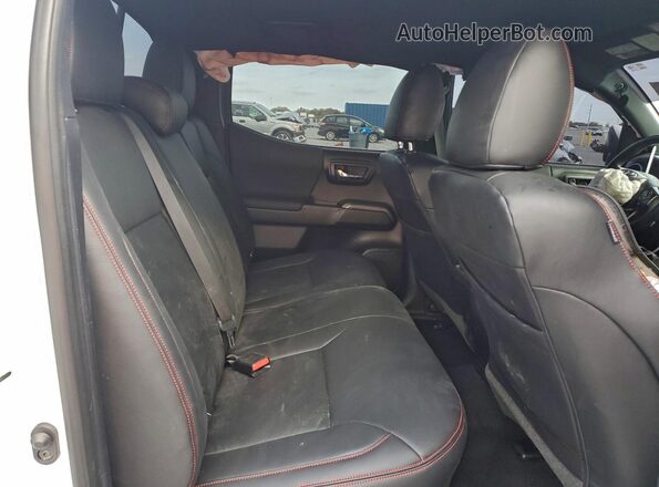 3TMCZ5AN1LM292611 2020 TOYOTA LE Белый Вид задней части салона