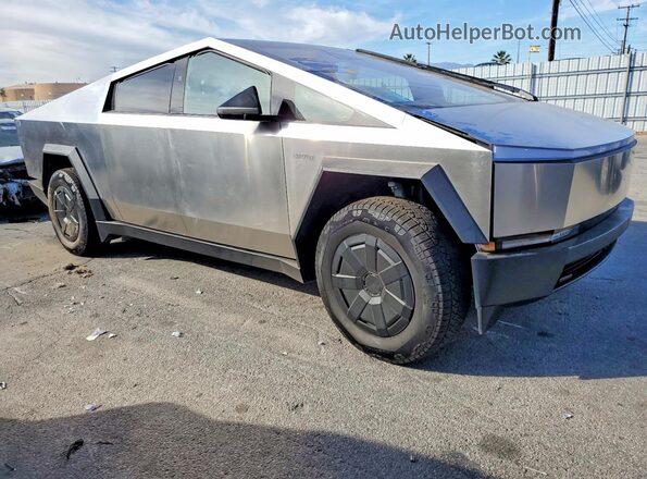 7G2CEHED7RA033076 2024 TESLA CYBERTRUCK Серебряный Вид спереди
