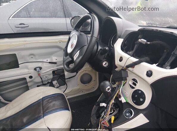 3C3CFFCH5JT524091 2018 FIAT 500 Белый Вид спереди