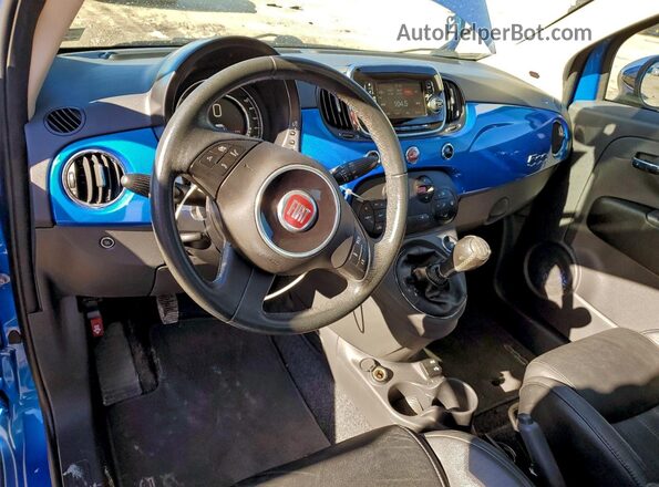 3C3CFFCH9JT420865 2018 FIAT 500 Синий Вид панели приборов