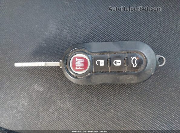 3C3CFFKH0JT504719 2018 FIAT 500 Серебряный Вид панели приборов