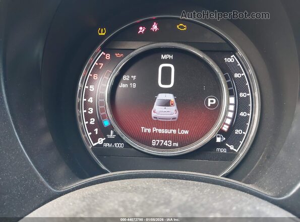 3C3CFFKH0JT504719 2018 FIAT 500 Серебряный Вид задних сидений
