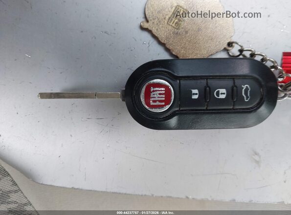 3C3CFFKH2JT471982 2018 FIAT 500 Зеленый Вид панели приборов