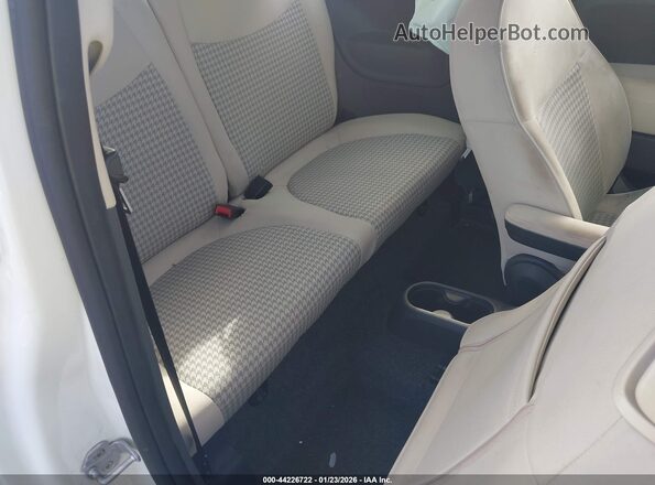 3C3CFFLR2HT530269 2017 FIAT 500C White Widok naklejki z numerem VIN