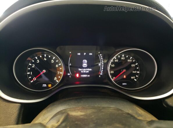 3C4NJCAB2JT136882 2018 JEEP COMPASS Белый Вид щитка приборов