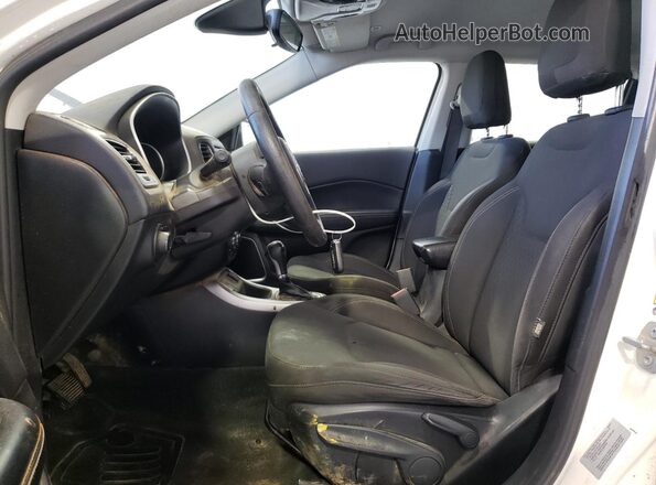 3C4NJCAB2JT136882 2018 JEEP COMPASS Белый Вид салона спереди