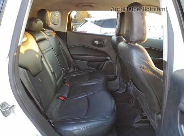 3C4NJCBB1KT699308 2019 JEEP COMPASS Белый Вид задней части салона