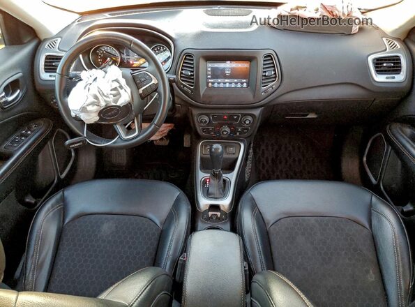 3C4NJCBB1KT699308 2019 JEEP COMPASS Белый Вид панели приборов