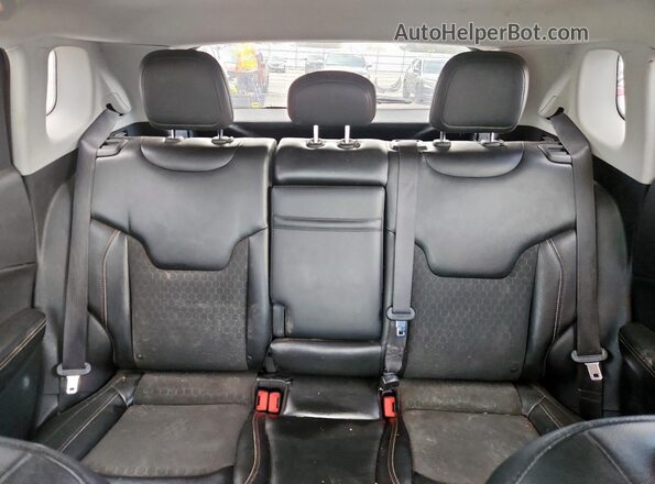 3C4NJCBBXJT408559 2018 JEEP COMPASS Серый Вид задних сидений