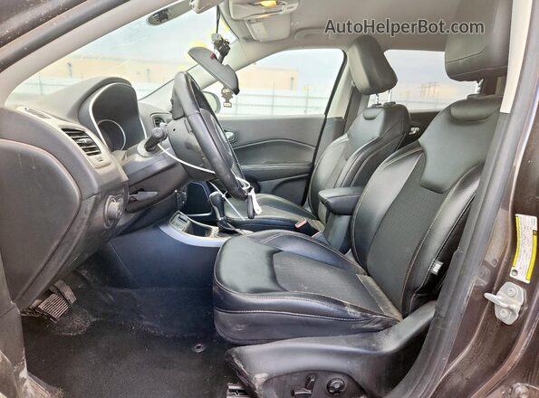 3C4NJCBBXJT408559 2018 JEEP COMPASS Серый Вид салона спереди