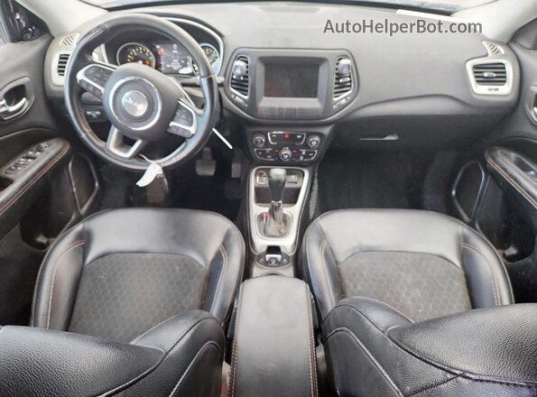 3C4NJCBBXJT408559 2018 JEEP COMPASS Серый Вид панели приборов
