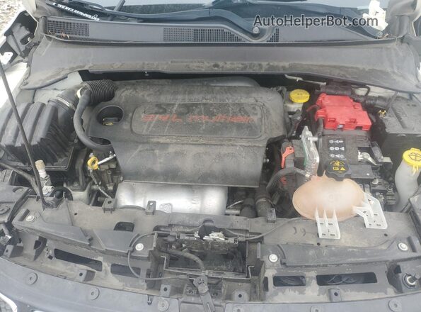 3C4NJCCB1LT187354 2020 JEEP COMPASS White Widok wnętrza z tyłu