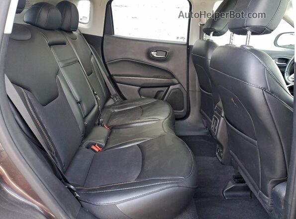 3C4NJDBB2KT735741 2019 JEEP COMPASS Gray Widok wnętrza z tyłu