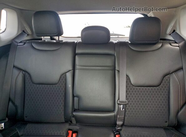 3C4NJDBB2KT735741 2019 JEEP COMPASS Gray Widok tylnych siedzeń