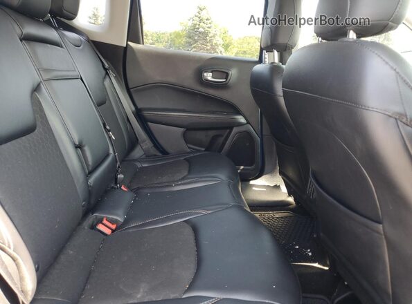 3C4NJDBB5HT666391 2017 JEEP COMPASS Blue Vista interior trasera