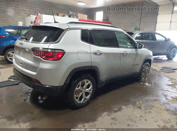 3C4NJDBN8RT113889 2024 JEEP COMPASS Silver Trasero derecho