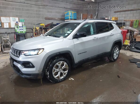 3C4NJDBN8RT113889 2024 JEEP COMPASS Silver Vista tres cuartos delantera izquierda