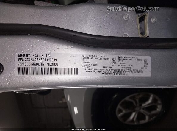 3C4NJDBN8RT113889 2024 JEEP COMPASS Silver Vista del compartimento del motor