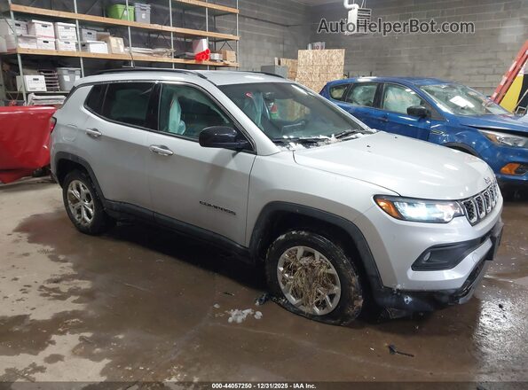 3C4NJDBN8RT113889 2024 JEEP COMPASS Silver Delantero derecho