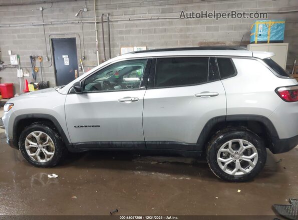 3C4NJDBN8RT113889 2024 JEEP COMPASS Silver Vista interior de 360 grados