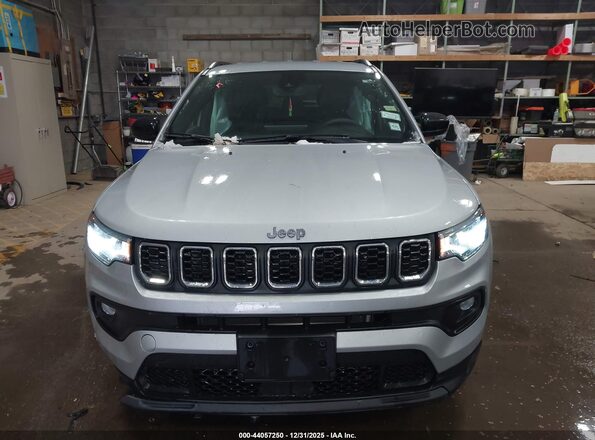 3C4NJDBN8RT113889 2024 JEEP COMPASS Silver Vista del cuadro de instrumentos