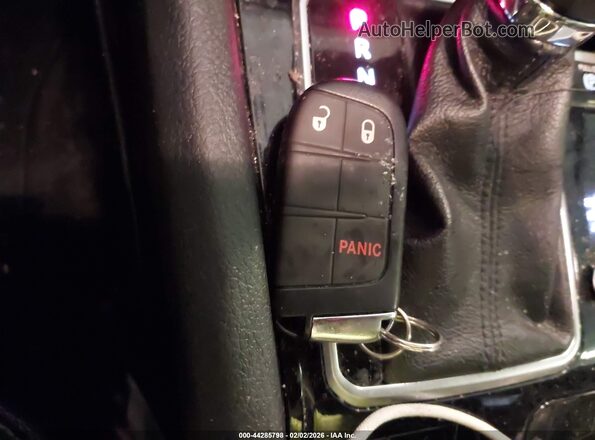 3C4NJDBN8RT155947 2024 JEEP COMPASS Черный Вид панели приборов