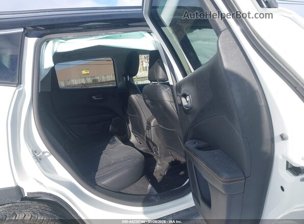 3C4NJDCB3HT688369 2017 JEEP NEW COMPASS White Widok naklejki z numerem VIN